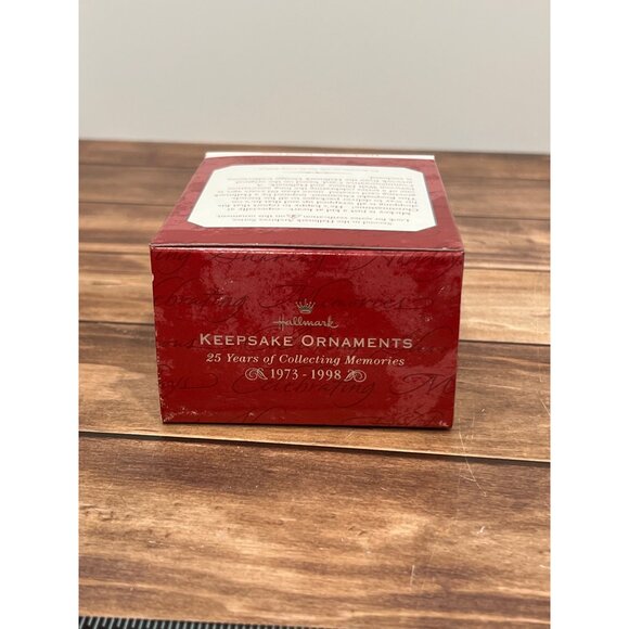 1998 HALLMARK KEEPSAKE ORNAMENT QXD4006 READY FOR CHRISTMAS MICKEY & CO. ARCHIVE - Picture 4 of 11